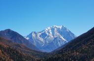 墨石公园的绝美风光，雅拉雪山的壮丽景观